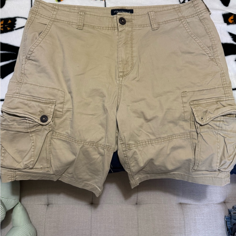Men's Tan Cargo Shorts Aéropostale